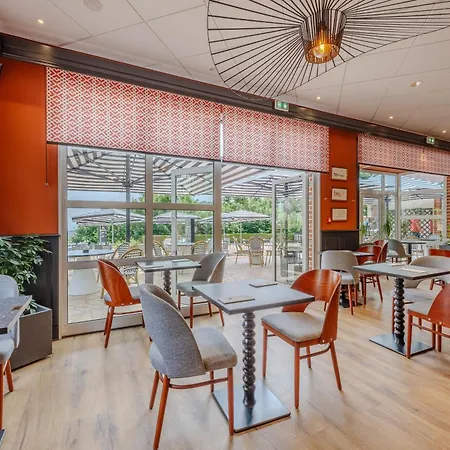 Dormy House 4*